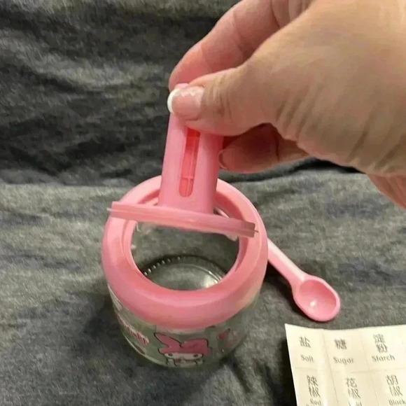 Sanrio cute pink cup to store spices, salt, or you could use to put baby food . - Picture 3 of 7